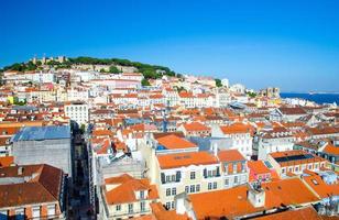 Portugal, panoramisch uitzicht op de oude stad Lissabon in de zomer, toeristisch centrum van Lissabon foto