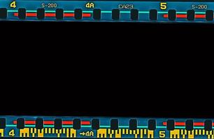 35mm filmframes strip gescand met gebruikssporen op de bezel. foto