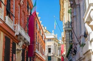 genua, italië, 11 september 2018 rood paleis palazzo rosso en wit paleis palazzo bianco foto