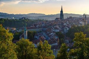 panoramisch uitzicht op het historische stadscentrum Bern, zwitserland foto