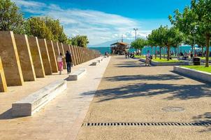 thessaloniki, griekenland, uitzicht vanaf het park bij de witte toren foto