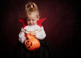 baby in halloween foto