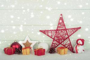 vrolijk kerstfeest, achtergrond kerst ornamenten foto