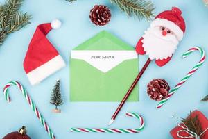 merry christmas.christmas concept background.letter aan de kerstman met kerstversiering foto