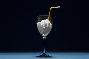 suikergehalte in alcoholische dranken. hoeveel suiker in drinken. creatieve compositie foto