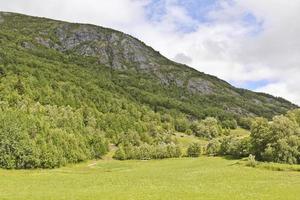 landschap met bergen en valleien in het prachtige hemsedal, buskerud, noorwegen. foto