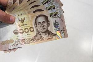 bangkok thailand 21 mei 2018 Thaise geldbankbiljetten 8000 Thaise baht op witte achtergrond. foto