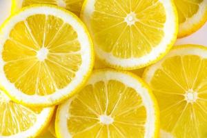 achtergrond van verse, sappige citroenen close-up. foto
