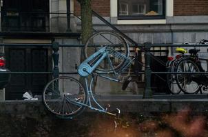 amsterdam en fietsen foto