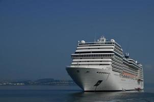 cruiseschip voor anker foto