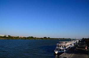 scheepvaart op de Donau foto