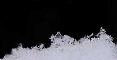 veel verse sneeuwkristallen panorama foto