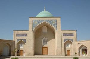 architectuur van het oude Midden-Oosten. externe beoordeling van gerestaureerde architectuur van oude gebouwen in Tasjkent, Oezbekistan foto