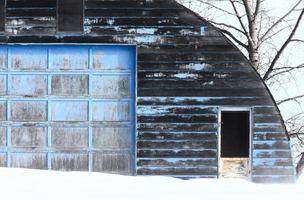 oude garage in de winter saskatchewan foto