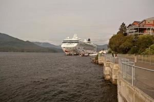 cruiseschip bij dok in prins rupert foto