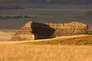 kasteel butte in grote modderige vallei van saskatchewan foto