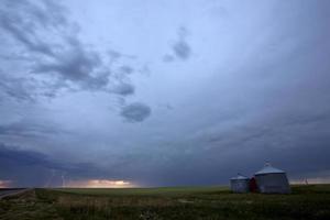 onweerswolken boven saskatchewan foto