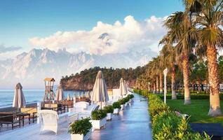 prachtige dijk om te wandelen en te sporten in het luxe hotel amara dolce vita. Alanya Turkije foto