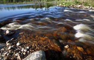 Peepaw rivier stroomversnellingen in het schilderachtige Saskatchewan foto