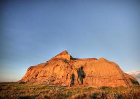 kasteel butte in grote modderige vallei in het zuiden van saskatchewan foto