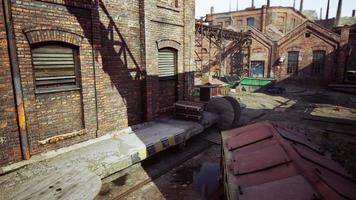 oude verlaten industriële gebouwen in de fabriek foto