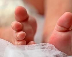 baby's voeten gefotografeerd door mcmaster studio in elandenkaak foto