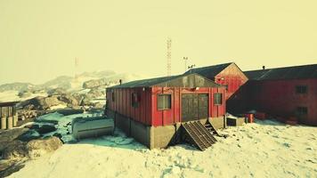 luchtfoto van antarctisch station in antarctica foto