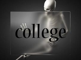 college woord over glas en skelet foto