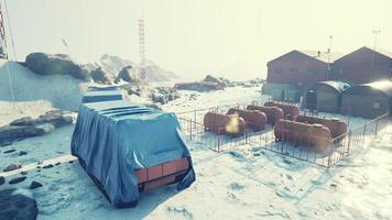 luchtfoto van antarctisch station in antarctica foto