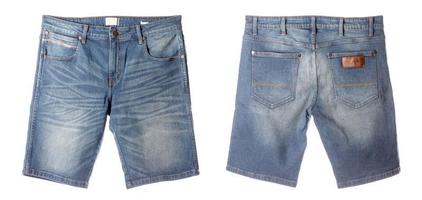 voor- en achterkant van nieuwe mannen blauwe denim shorts geïsoleerd op wit foto