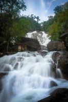 waterval mooi Azië thailand, praiwan waterval phatthalung foto