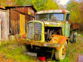 miniatuur oude vrachtwagen foto