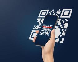 hand met behulp van mobiele smartphone scan qr-code. barcodelezer, qr-codebetaling, technologie zonder contant geld, digitaal geldconcept foto