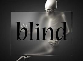 blind woord over glas en skelet foto