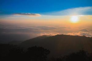 gezichtspunt van doi mon chong, chiang mai provincie, thailand in de winter foto