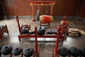 traditionele java of bali percussie muziekinstrumenten genaamd gamelan foto