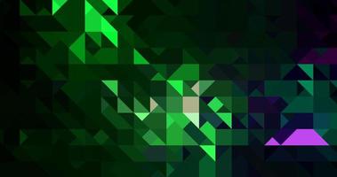 abstract groen mozaïek vorm driehoek realistisch veelhoekig helder gloeiend gradiëntpatroon op donker. foto