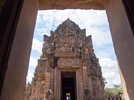 phanom rung historisch parkis kasteel rots oude architectuur ongeveer duizend jaar geleden in buriram provincie thailand foto