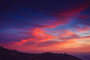 roze lucht bij zonsondergang. Sicilië. Italië. Europa