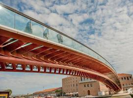 Calatrava-brug die het grote kanaal van Venetië oversteekt foto