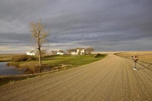 landschapsfotograaf van een jong meisje foto