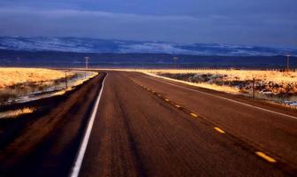 zonsondergang weg in wyoming foto