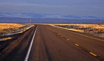 zonsondergang weg in wyoming foto