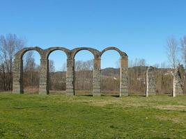 Romeins aquaduct in acqui terme foto