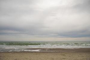 turquoise golven van een razende oceaan foto