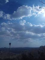 geweldige wolken in Israël mooi uitzicht op het heilige land foto