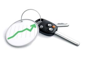 set autosleutels met financiële grafiekpijl die winst toont. concept voor stijging van de productie en winstgevendheid van de verkoop van voertuigen. foto