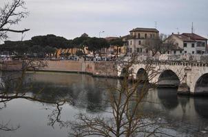 Romeinse brug in Rimini foto