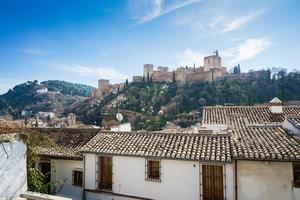 uitzicht op het alhambra van granada vanaf de albaicin foto