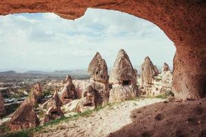 unieke geologische formaties in de vallei in cappadocië, centraal an foto